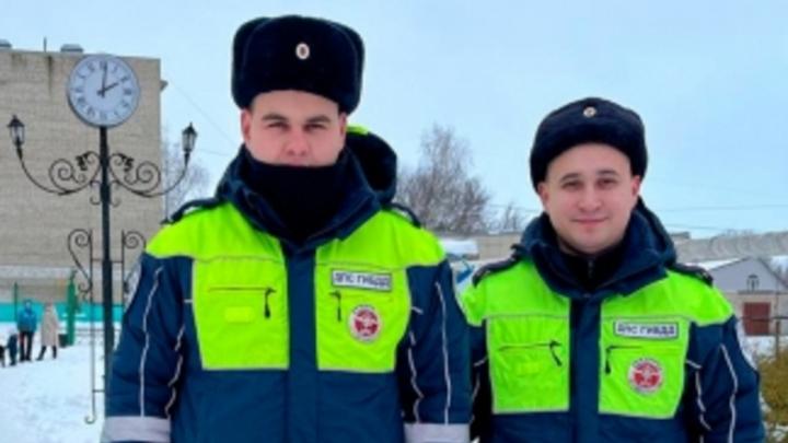 Инспекторы ДПС спасли людей на пожаре в Ртищево