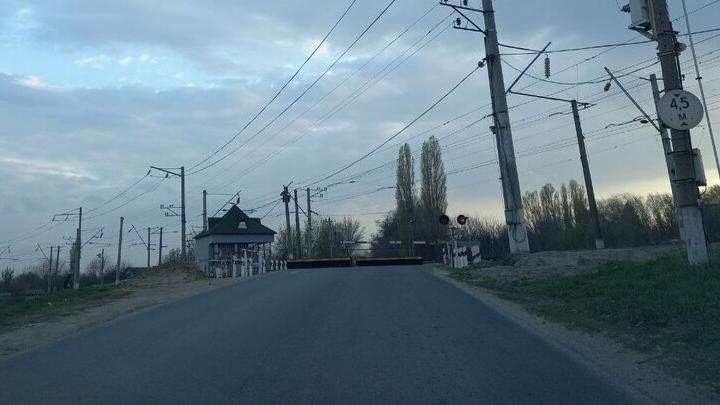 В Татищево временно закроют железнодорожный переезд