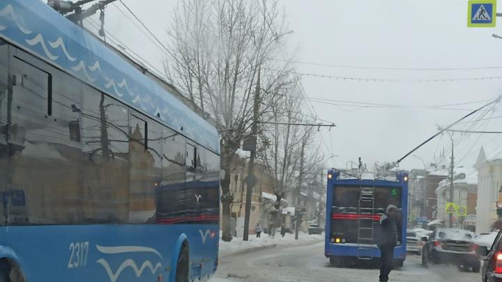 В Саратове из-за ДТП у "Навигатора" остановились два троллейбусных маршрута