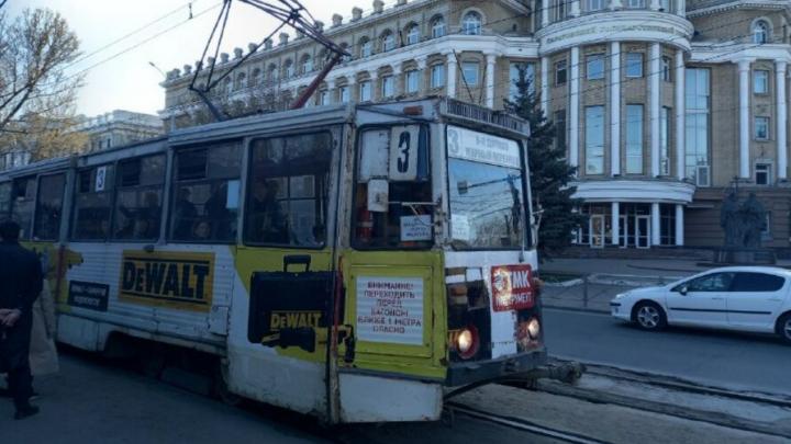 В Саратове остановилось движение трамваев №3и №11