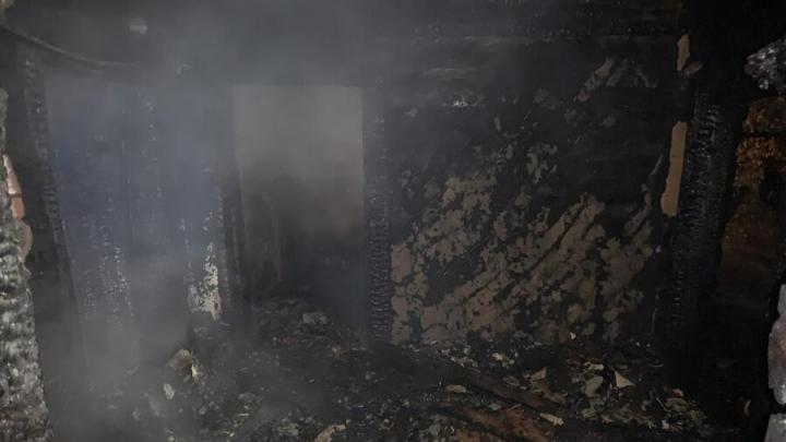 Ночью в Волжском районе Саратова сгорел нежилой дом