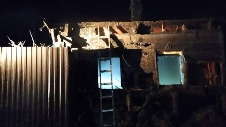 В Вольске на пепелище заброшенного дома нашли тела двух неизвестных граждан