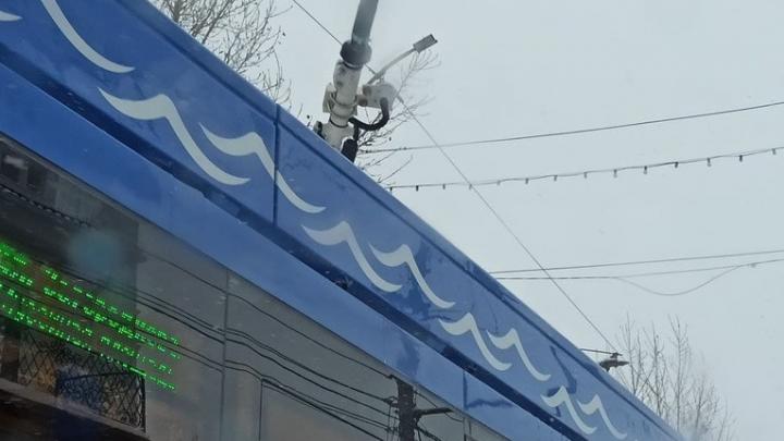 В Саратове из-за сломавшегося "КамАЗа" остановились троллейбусы № 4 и № 15