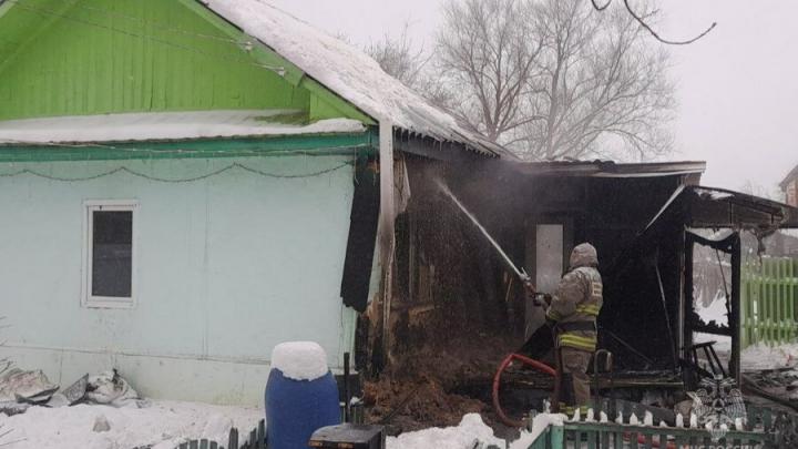 В Калининске из-за неисправной электропроводки горел дом