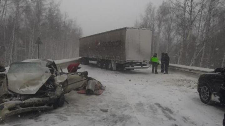 Водитель легковушки пострадал в ДТП с грузовиком в Хвалынском районе