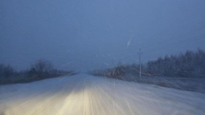 Из-за снегопада на нескольких трассах Саратовской области продлили ограничения