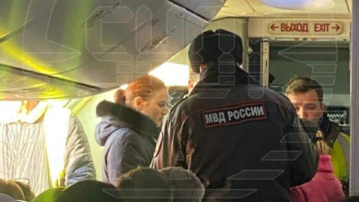 Пьяная пассажирка вынудила посадить пассажирский самолет в Саратове