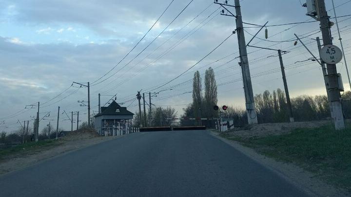 В Ленинском районе Саратова временно закроют железнодорожный переезд