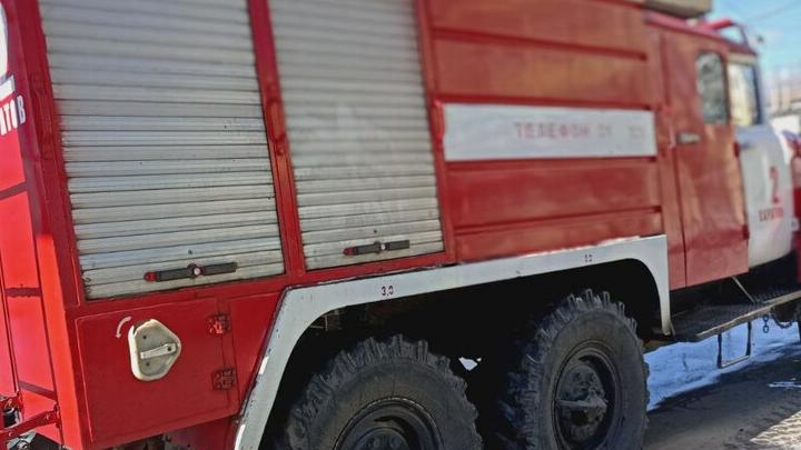 В Балаковском районе пожарные тушили надворные постройки