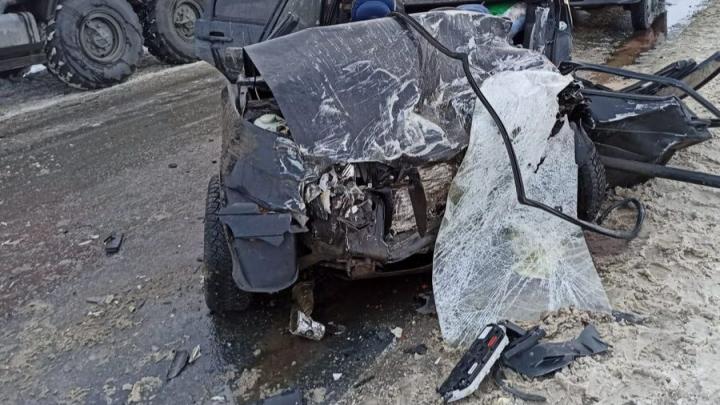 Микроавтобус и легковушка разбились в Новобурасском районе: оба водителя пострадали