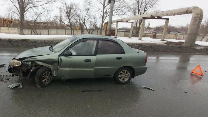 В Саратове водитель "Гранты" пострадал в ДТП с иномаркой
