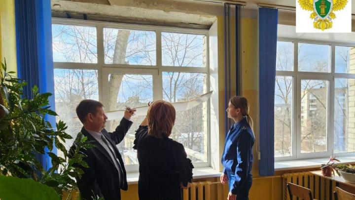 Прокуратура заинтересовалась разрушающейся школой в центре Саратова