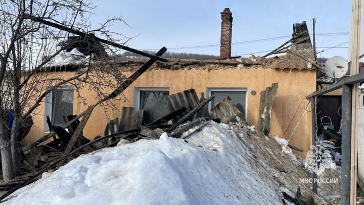 Ночью жильцы эвакуировались из горящего дома в Гагаринском районе