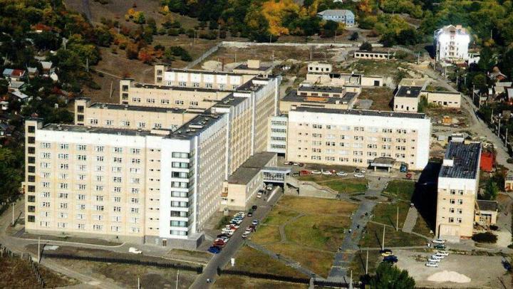 В больницах и поликлиниках Саратовской области заменят или произведут капитальный ремонт лифтов 