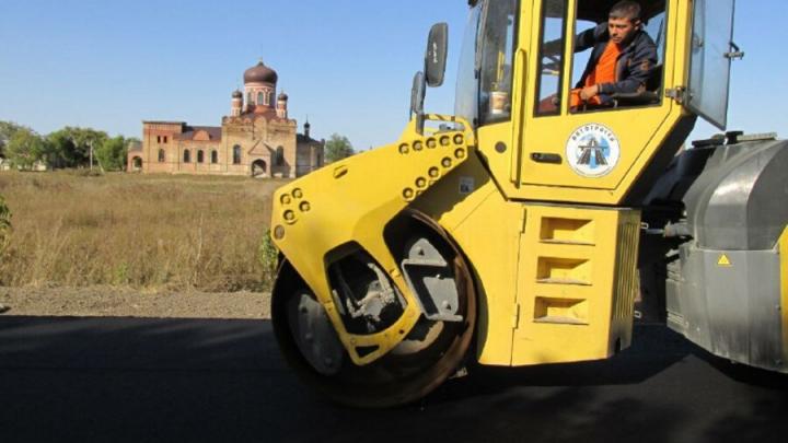 На ремонт сельских дорог в Саратовской области выделили 1,4 млрд рублей