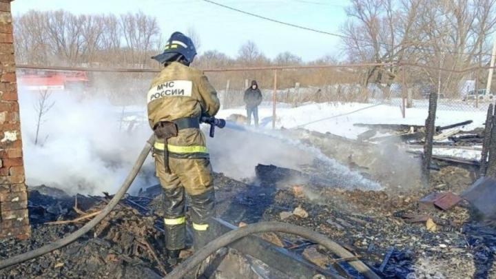 На пожаре в Екатериновском районе погибла женщина