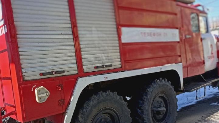 В Саратове пожарные нашли в задымленной квартире погибшего мужчину