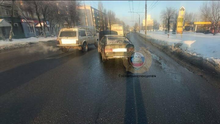В Саратове водитель "14-й" попал в больницу после ДТП с Kia