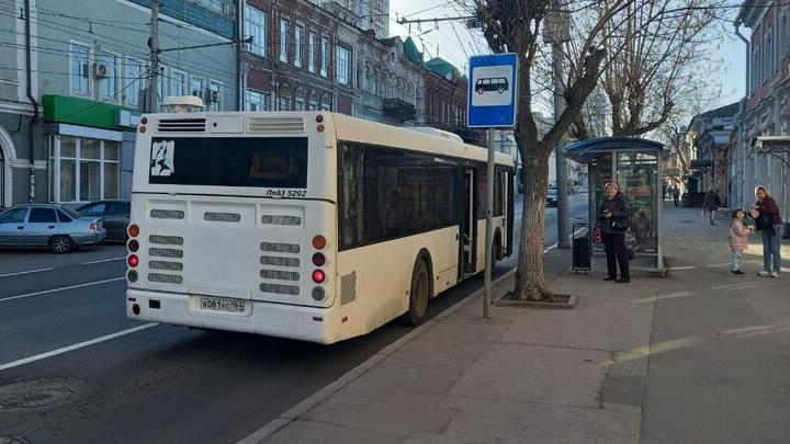 В Энгельсе кондуктор высадила ребенка из автобуса, несмотря на оплаченный проезд