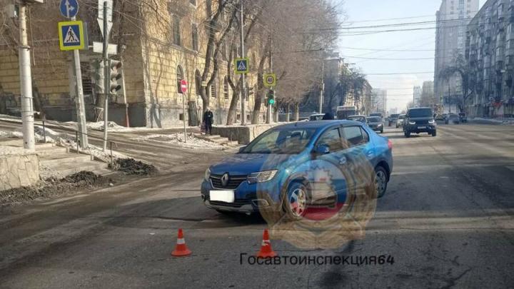 Автоледи на "Логане" сбила девушку на улице Чернышевского в Саратове