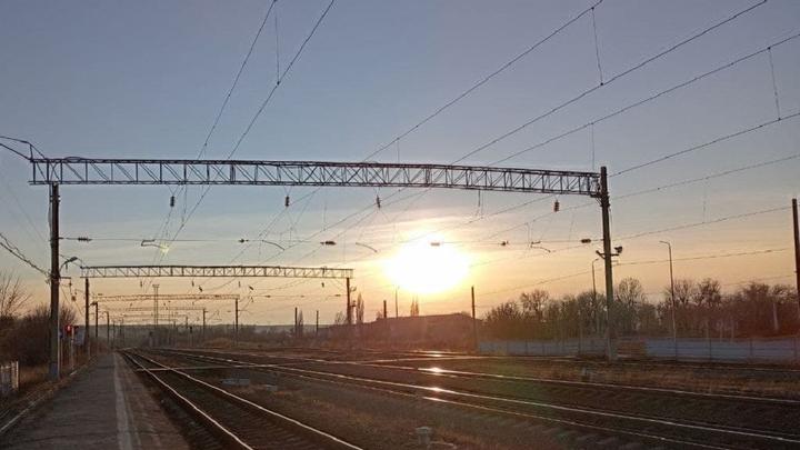Два дня будут закрывать железнодорожный переезд в Ленинском районе Саратова 