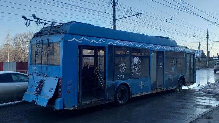 В Энгельсе на улице Трудовой сломался троллейбус
