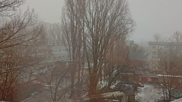 В Саратове небольшой снег и туман