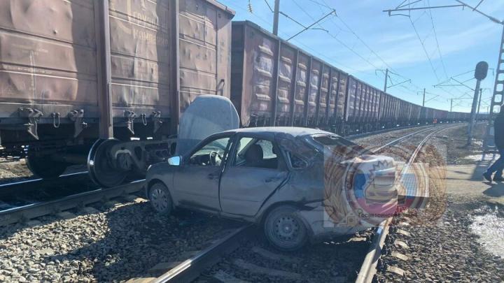 "Гранта" врезалась в товарный поезд в Аркадакском районе