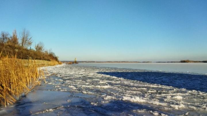 В Саратовской области начал действовать запрет выхода на лед