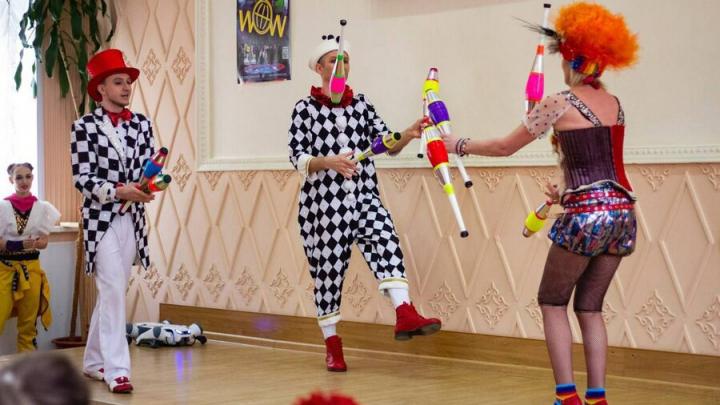 Артисты цирка подарили праздник онкобольным детям Саратовской области