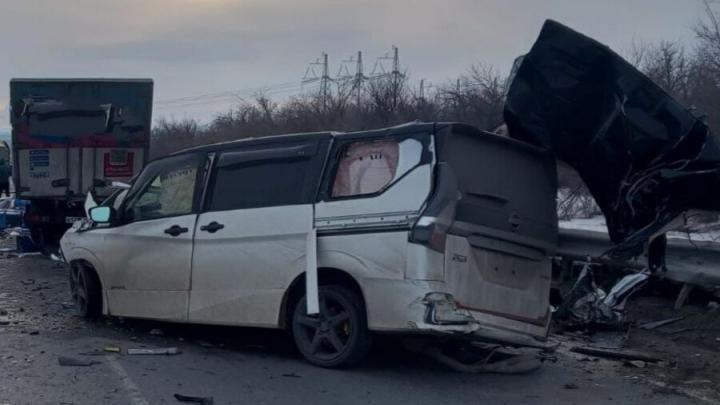 В Вольском районе в тройном ДТП погиб водитель "Ниссана"