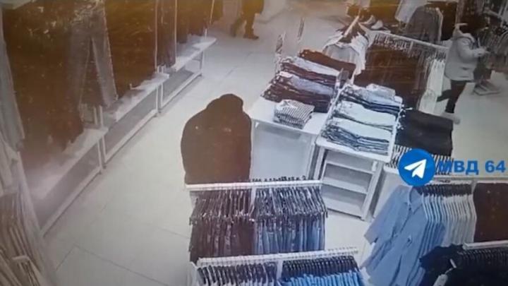 Покровчанин украл из магазина три пары джинсов и был пойман полицией