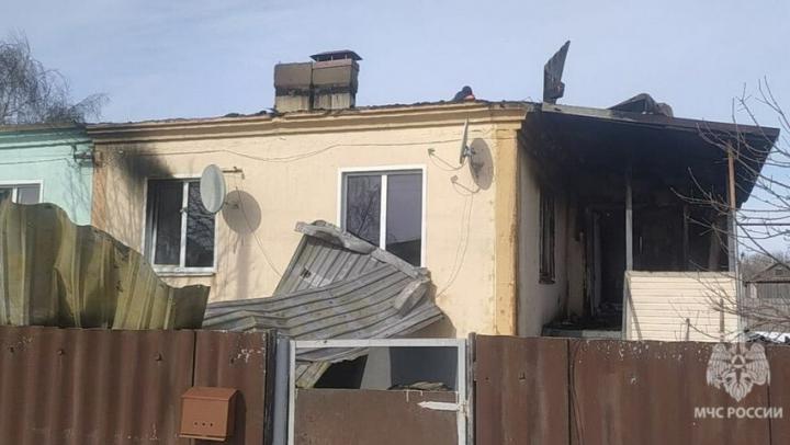 В саратовском селе горели пристройка к дому и квартира