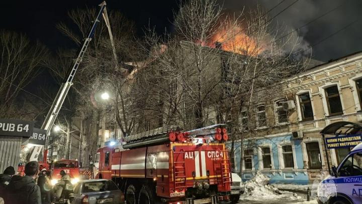 Ночью в Саратове горела пятиэтажка: 16 человек эвакуировано, один в больнице