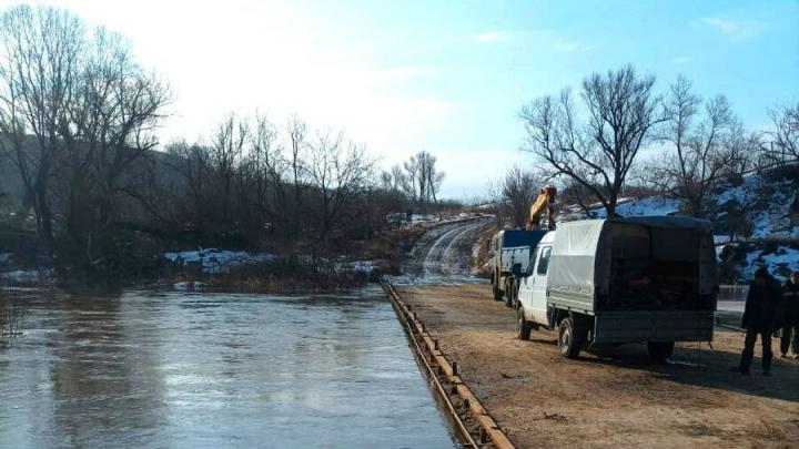 Паводок прервал движение на нескольких автотрассах Саратовской области