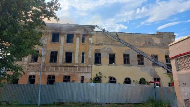 Дом офицеров: в Саратове прошли обыски в связи с делом о халатности