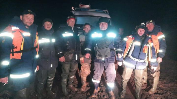 В Саратовской области спасли вахтовиков из подтопленного вагончика