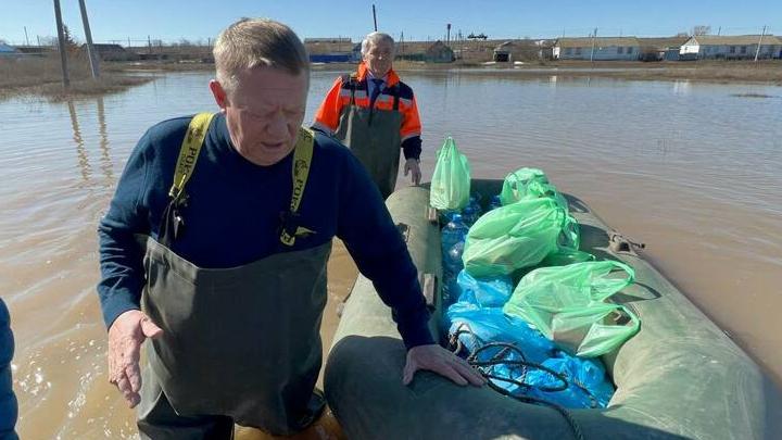 Николай Панков встретился с жителями домов, отрезанных паводком