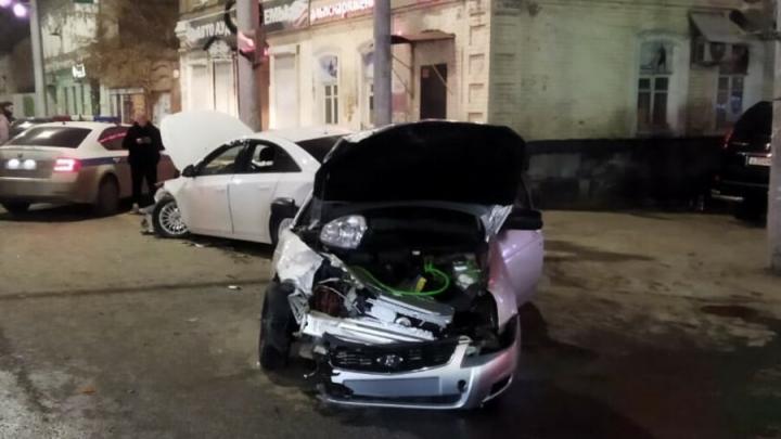 Две девушки пострадали в ночном ДТП в Саратове