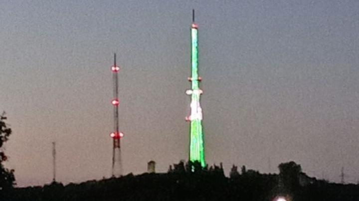 На телебашне в Саратове 2 апреля заработает праздничная подсветка