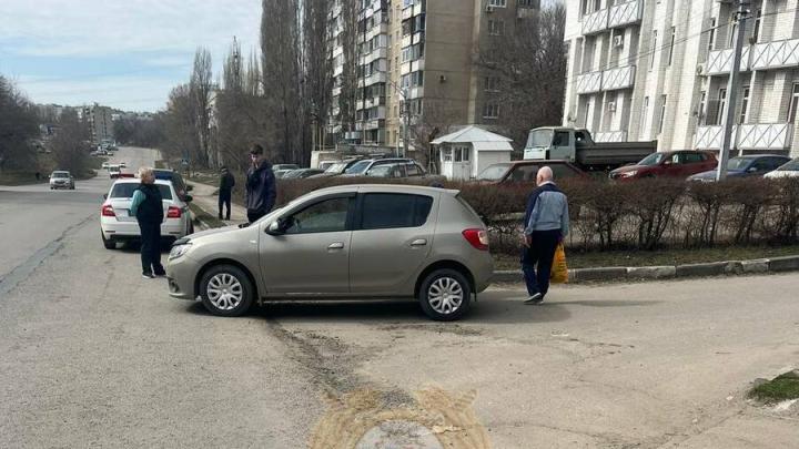 В Заводском районе Саратова автоледи сбила мужчину