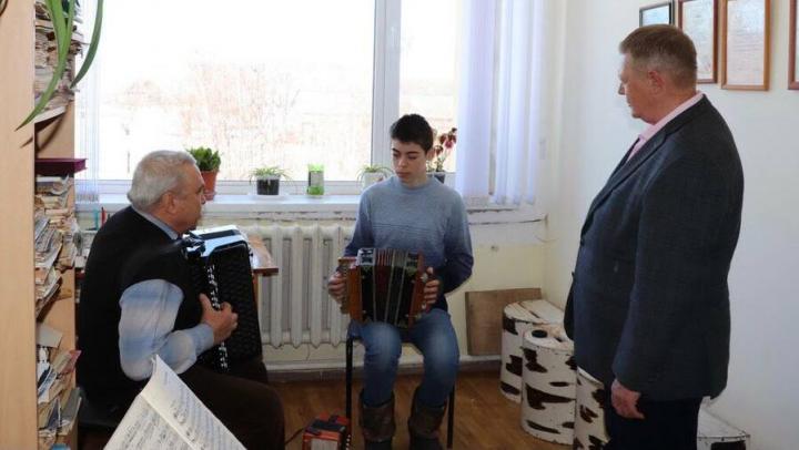 Николай Панков пригласил одаренных детей из Духовницкого района побывать в саратовской консерватории 