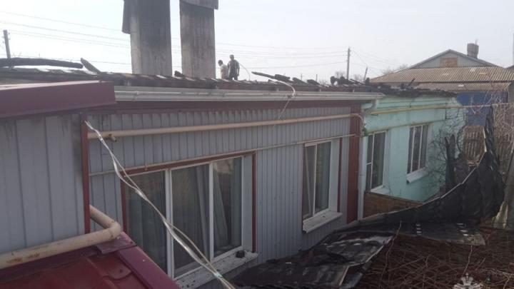 В Красноармейском районе сгорела крыша двухквартирного дома