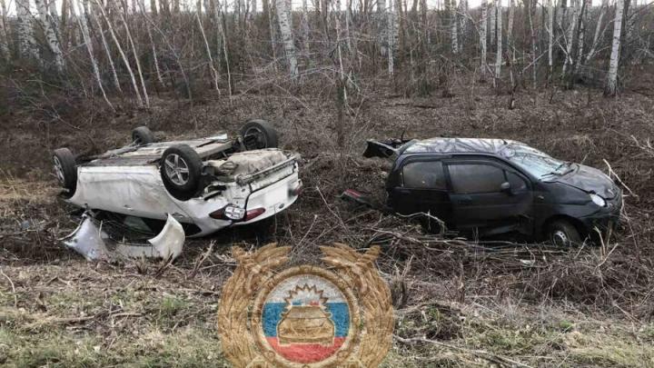 В Пугачевском районе две машины оказались в кювете после столкновения