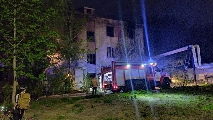 На 1-м Жилучастке Саратова снова горел расселенный дом