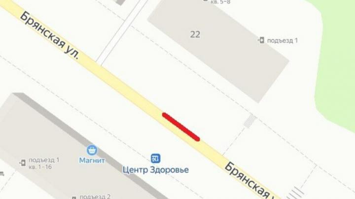 На улице Брянской в Саратове ограничили движение транспорта