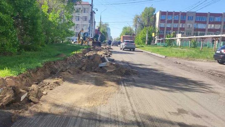 В Энгельсе ремонтируют дорогу к набережной