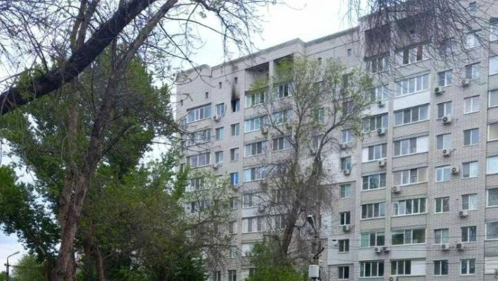 Саратовские пожарные спасли спящего иностранца из задымленной квартиры