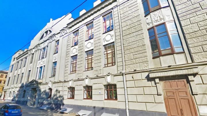 В Саратовский областной дом работников искусств требуется охранник В Саратовский областной дом работников искусств требуется охранник