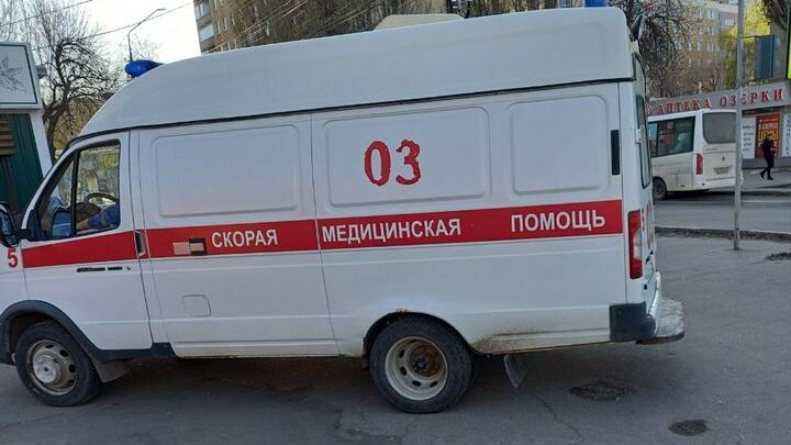В Саратове при падении с высоты разбилась женщина